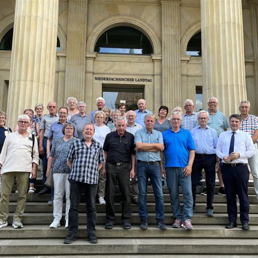 Mitglieder der Bügerstiftung besuchen den Landtag in Hannover