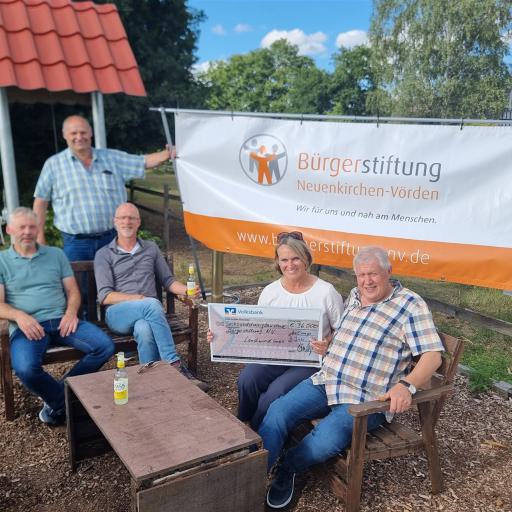 Symbolische Scheckübergabe: Landwind finanziert Initiativförderung der Bürgerstiftung